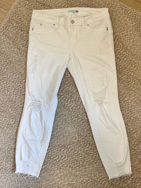 YMI WannaBettaButt White Distressed Skinny Jeans Size 11 Frayed Hem